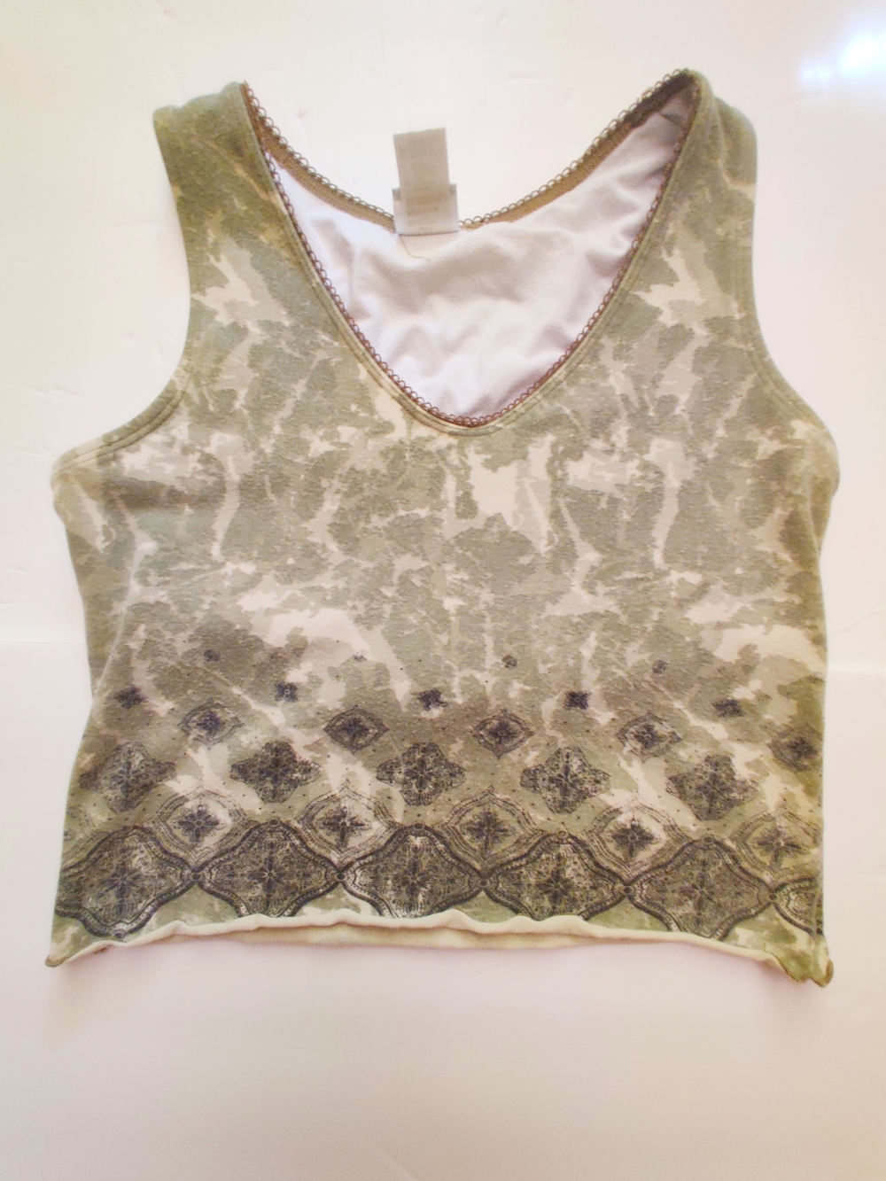 Sleeveless V-Neck Printed Tank Top in Olive Green